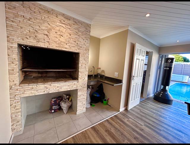 3 BEDROOM HOUSE FOR SALE IN EDGEMEAD